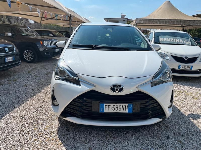 Usata Toyota Yaris 89 CV (65 kW) 2018 Bianco Berlina