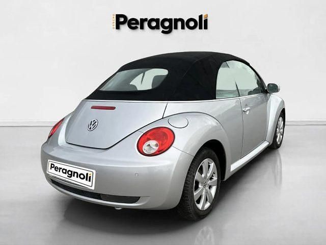 Usata VW New Beetle 105 CV (77 kW) 2008 Argento Utilitaria