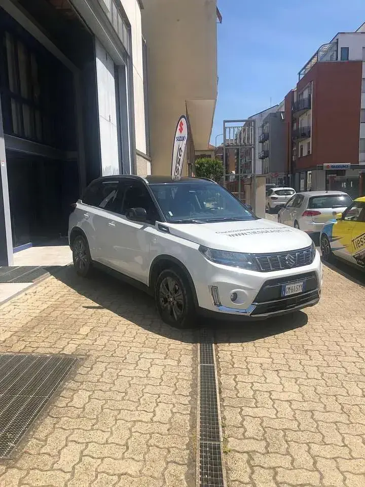 Usata Suzuki Vitara Cool 129 CV (94 kW) 2023 Bianco SUV