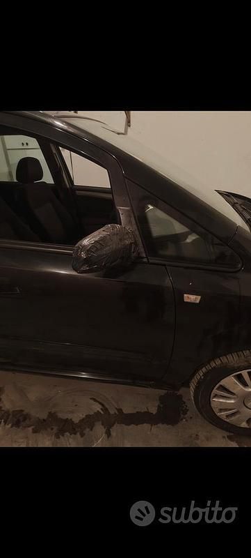 Occasion Opel Zafira 97 ch (71 kW) 2008 Noir Monospace