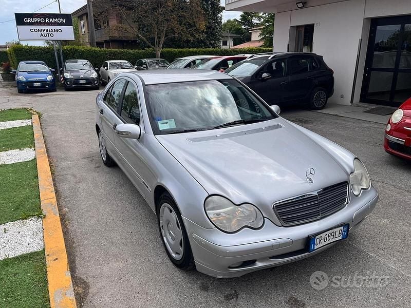 Usata Mercedes C220 Classic 149 CV (109 kW) 2004 Grigio Berlina