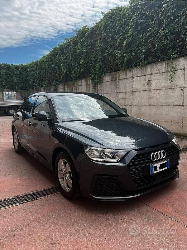 Grigio Usata 2020 Audi A1 Sportback Premium Due volumi | 18.500 € (Buon prezzo) - Immagine 1/4