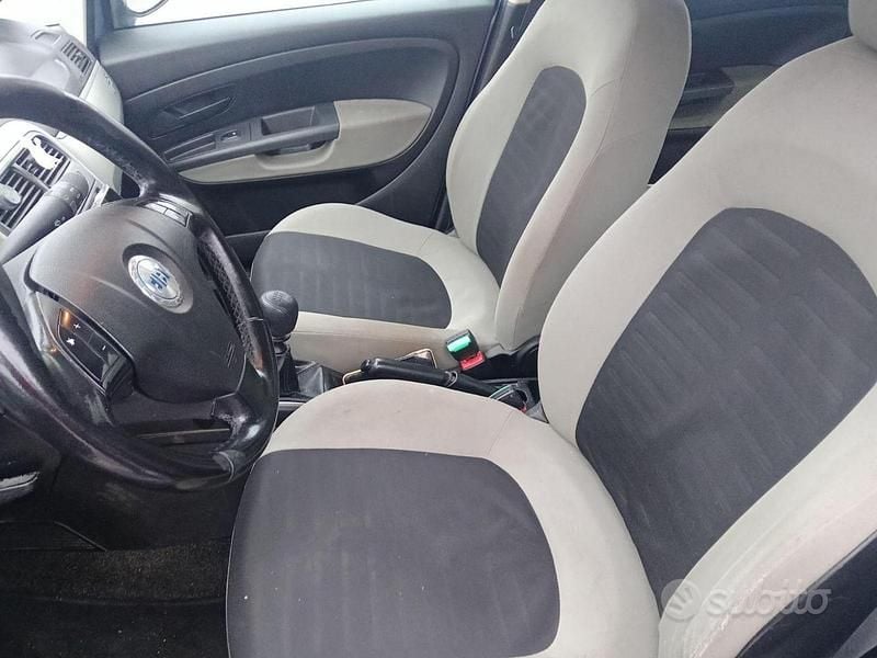 Usata Fiat Grande Punto 90 CV (66 kW) 2006 Grigio Utilitaria