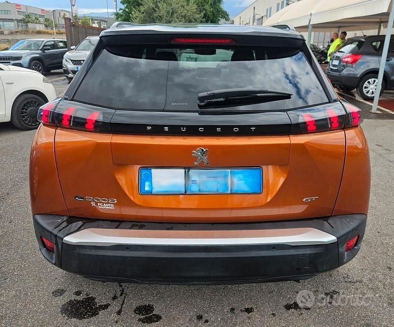 Usata Peugeot e-2008 GT 100 kW (136 CV) 2021 Arancione SUV