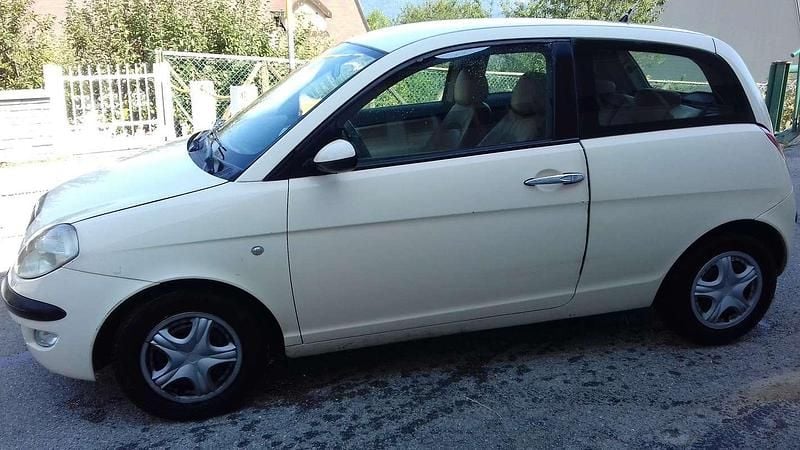Usata Lancia Ypsilon 80 CV (58 kW) 2004 Beige Utilitaria