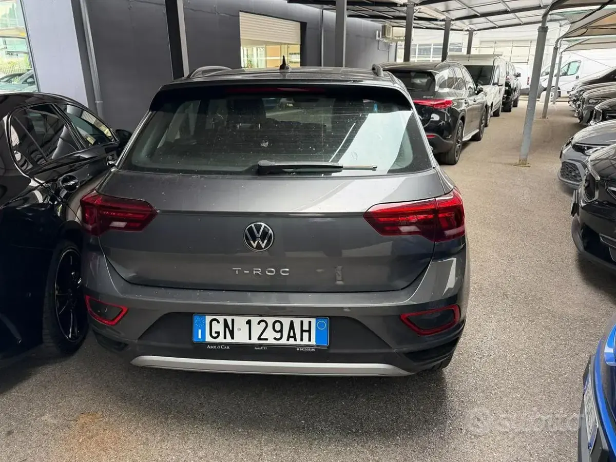 Usata VW T-Roc Life 150 CV (110 kW) 2023 Grigio SUV