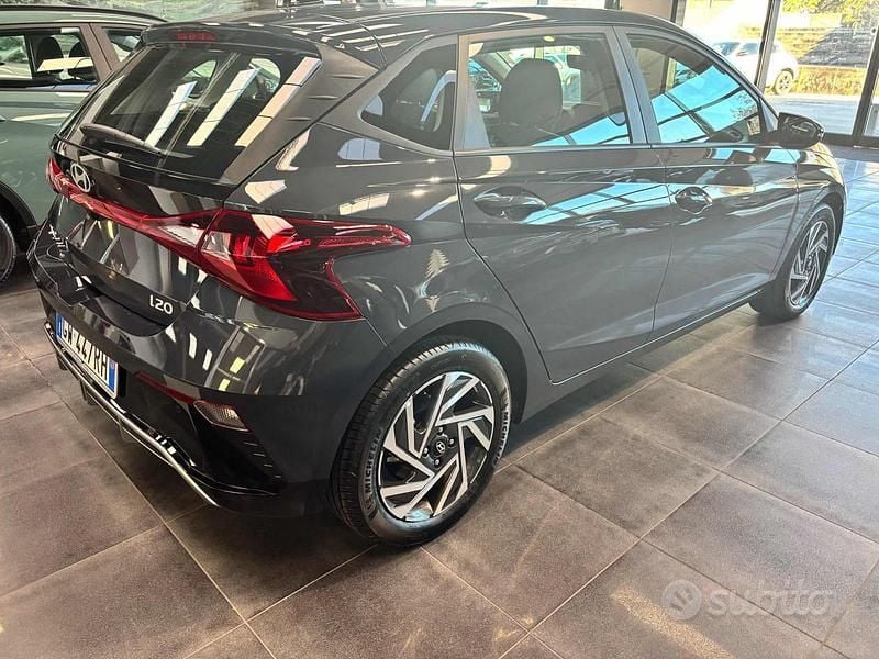 Usata Hyundai i20 101 CV (74 kW) 2024 Grigio Utilitaria