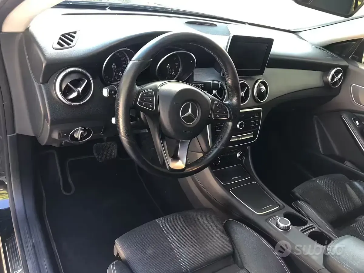 Usata Mercedes CLA200 136 CV (100 kW) 2018 Nero Coupé