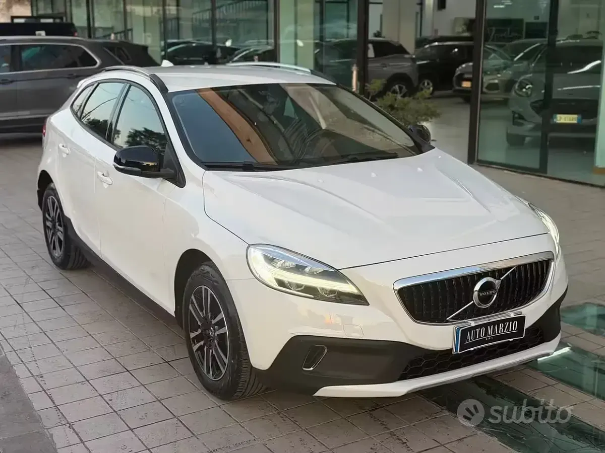 Usata Volvo V40 CC Business Edition 120 CV (88 kW) 2019 Bianco Station wagon