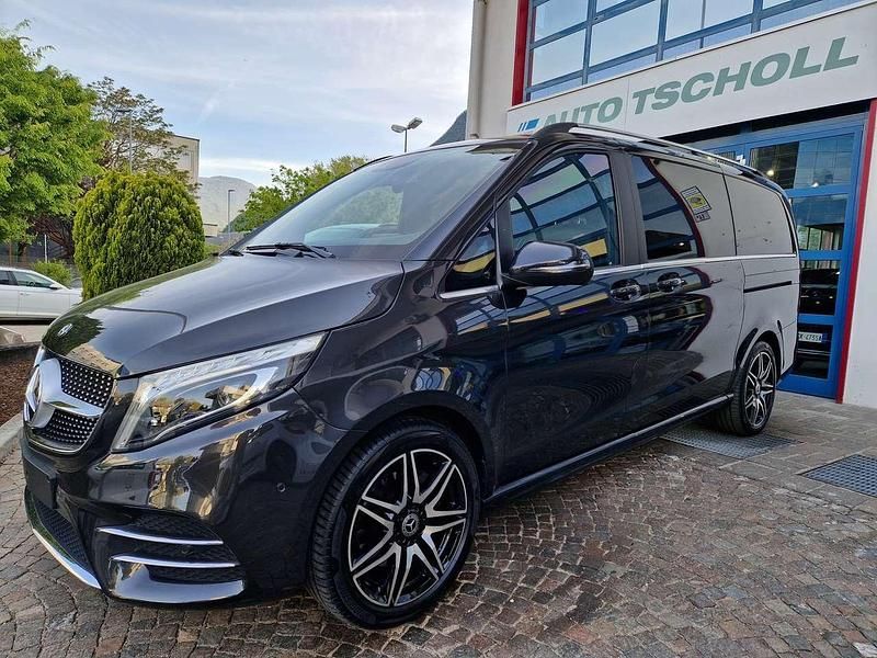 Usata Mercedes V300 Exclusive 239 CV (175 kW) 2019 Graphitgrau metallic Monovolume