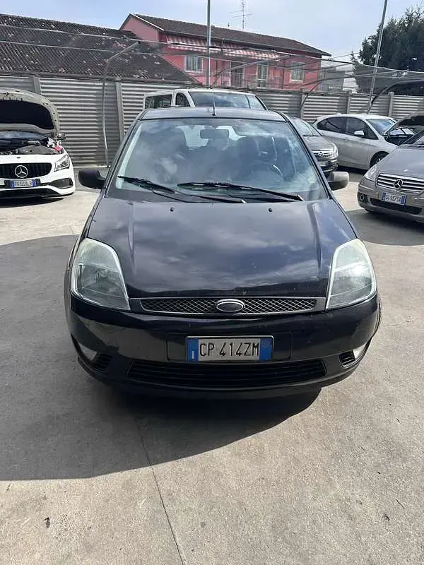 Usado Ford Fiesta Ghia 68 HP (50 kW) 2004 Citadino