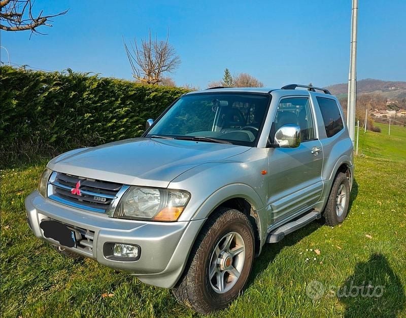 Usata Mitsubishi Pajero 160 CV (117 kW) 2001 Grigio SUV