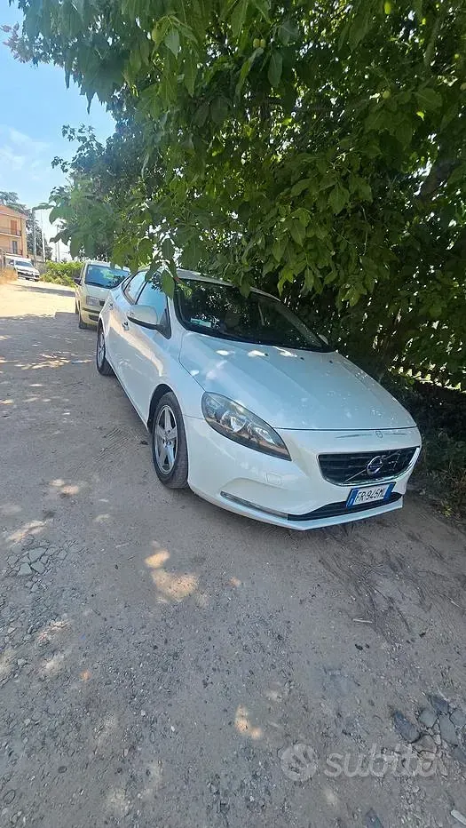 Usata Volvo V40 115 CV (84 kW) 2015 Bianco Berlina
