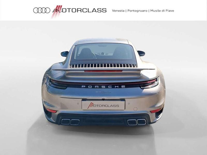 Usata Porsche 992 581 CV (427 kW) 2021 Argento metallizzato Coupé