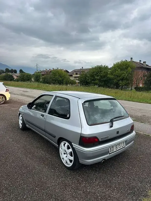 Usata Renault Clio 137 CV (100 kW) 1995 Utilitaria