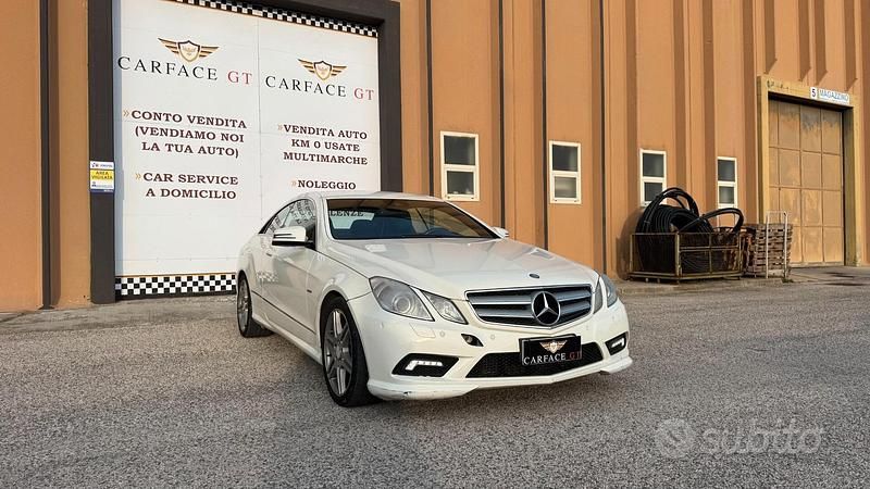 Usata Mercedes E220 170 CV (125 kW) 2011 Bianco Coupé