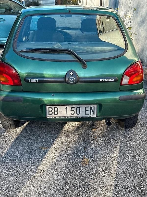 Usata Mazda 121 1998 Verde Berlina