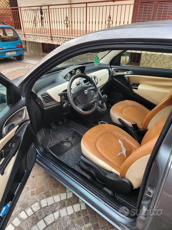Usata Lancia Ypsilon 70 CV (51 kW) 2004 Grigio Utilitaria