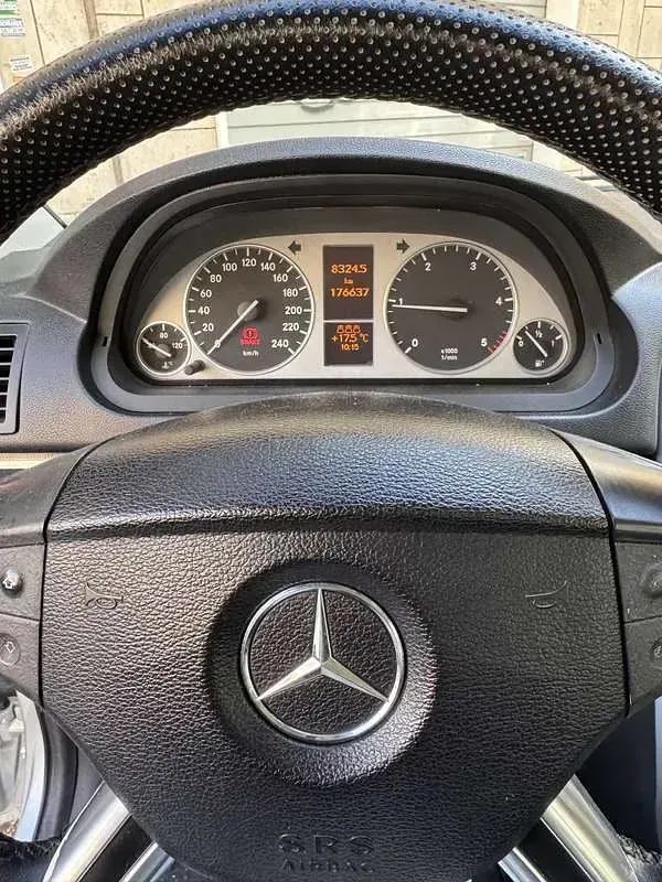Usata Mercedes B200 140 CV (102 kW) 2006 Argento Monovolume