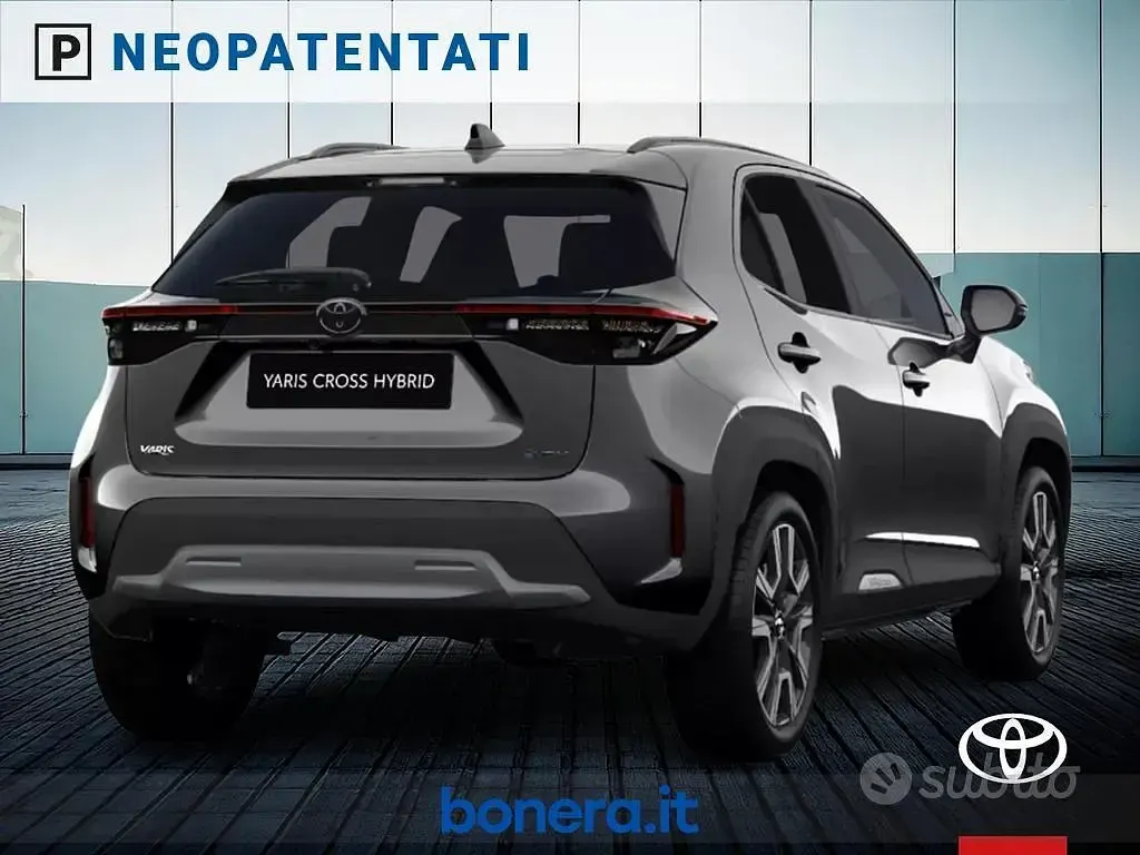 Nuova Toyota Yaris Cross Lounge 92 CV (67 kW) 2026 Grigio SUV