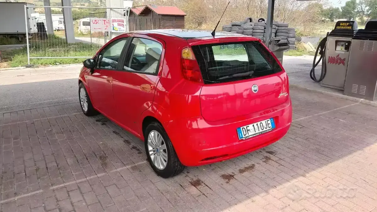 Usata Fiat Grande Punto 90 CV (66 kW) 2006 Rosso Utilitaria
