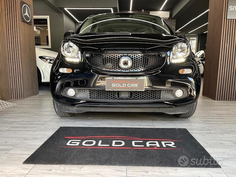 Usata Smart ForFour Superpassion 90 CV (66 kW) 2018 Nero Utilitaria