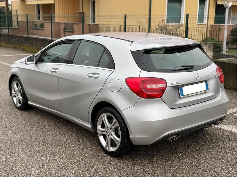 Usata Mercedes A180 109 CV (80 kW) 2014 Grigio Berlina