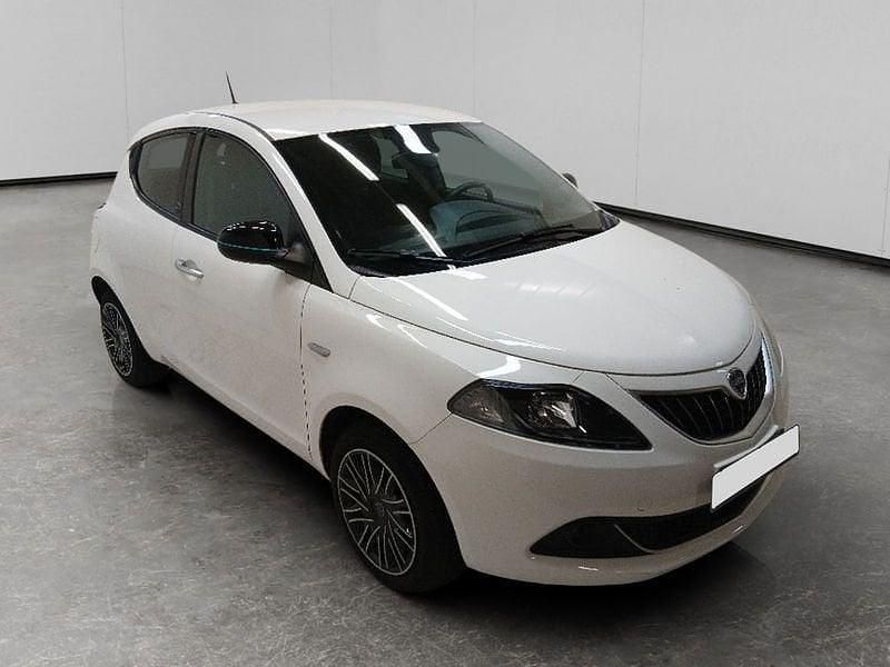 Usata Lancia Ypsilon Gold 70 CV (51 kW) 2021 Bianco Utilitaria