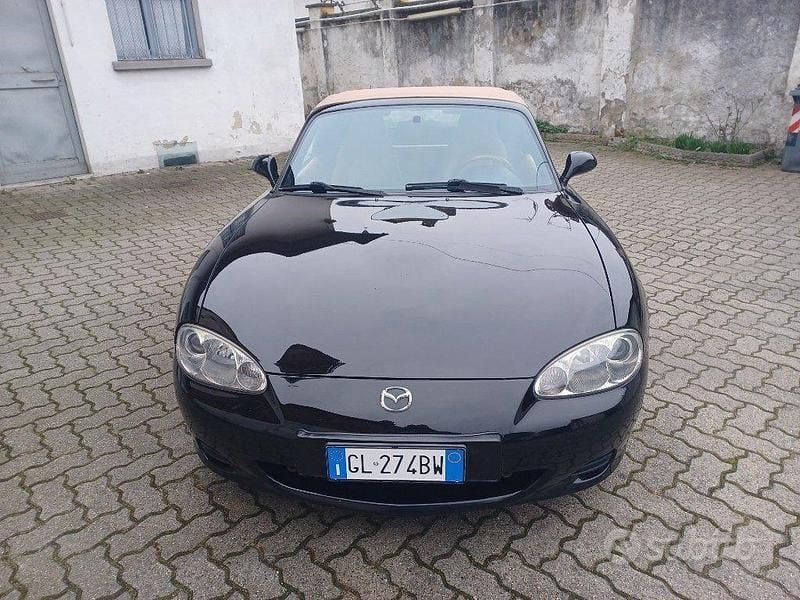 Usata Mazda MX5 110 CV (80 kW) 2001 Nero Cabrio