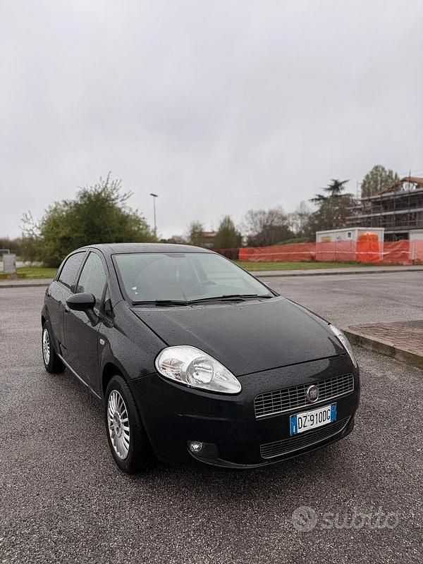 Usata Fiat Grande Punto Dynamic 77 CV (56 kW) 2009 Nero Utilitaria