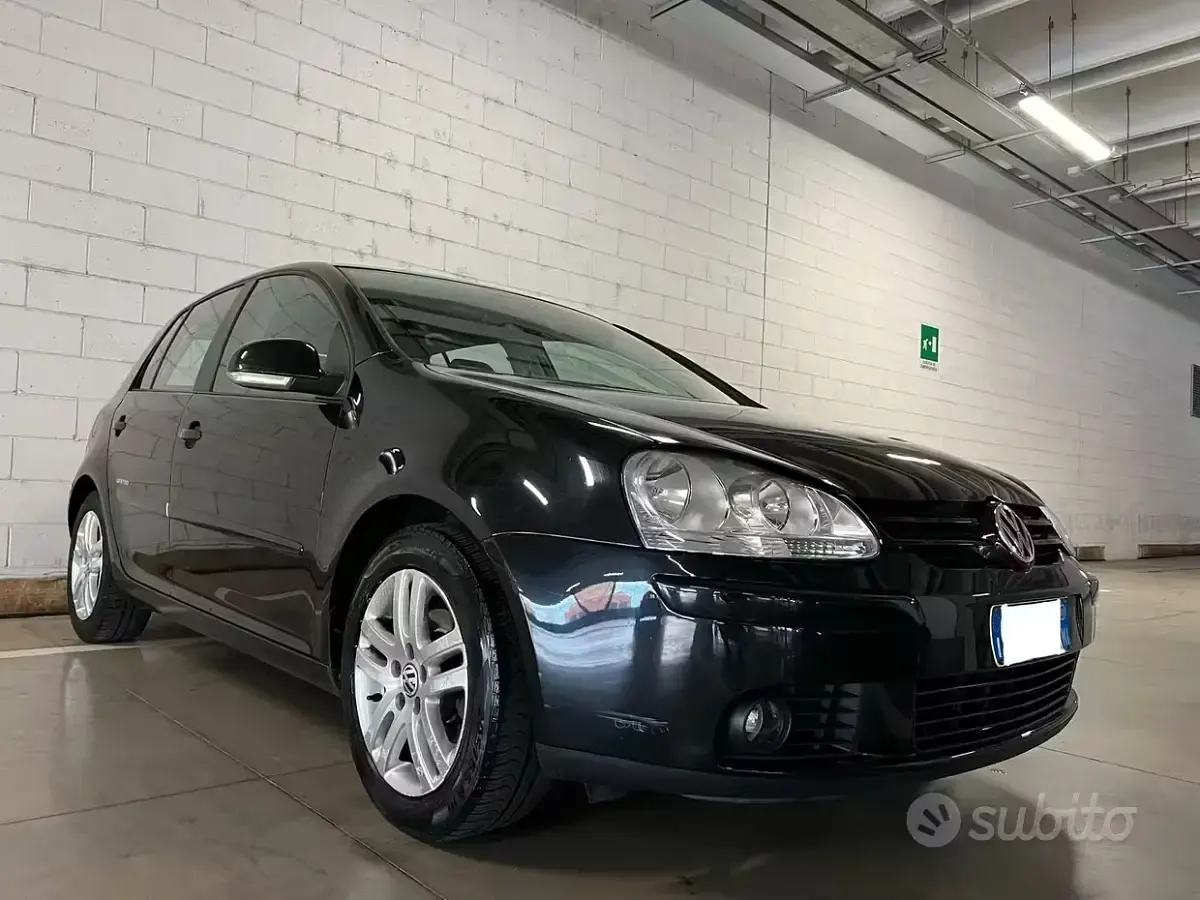 Usata VW Golf VI Comfortline 102 CV (75 kW) 2008 Nero Utilitaria