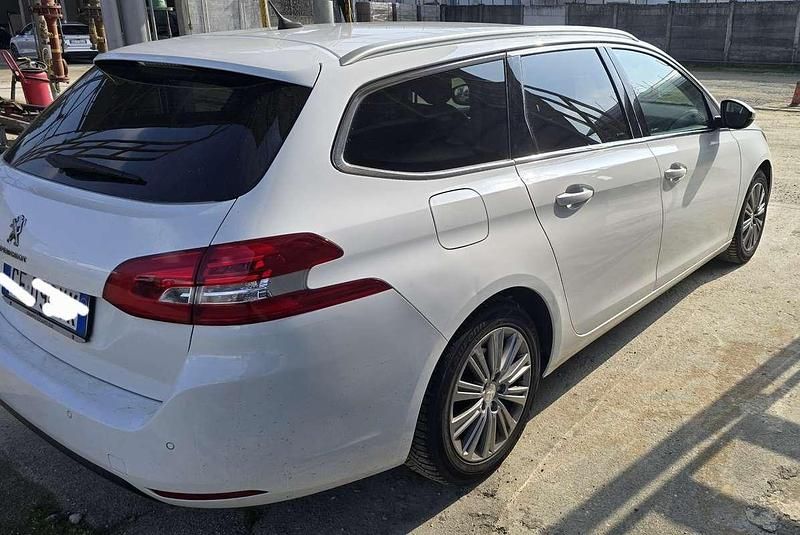 Usata Peugeot 308 SW Allure 131 CV (96 kW) 2021 Station wagon