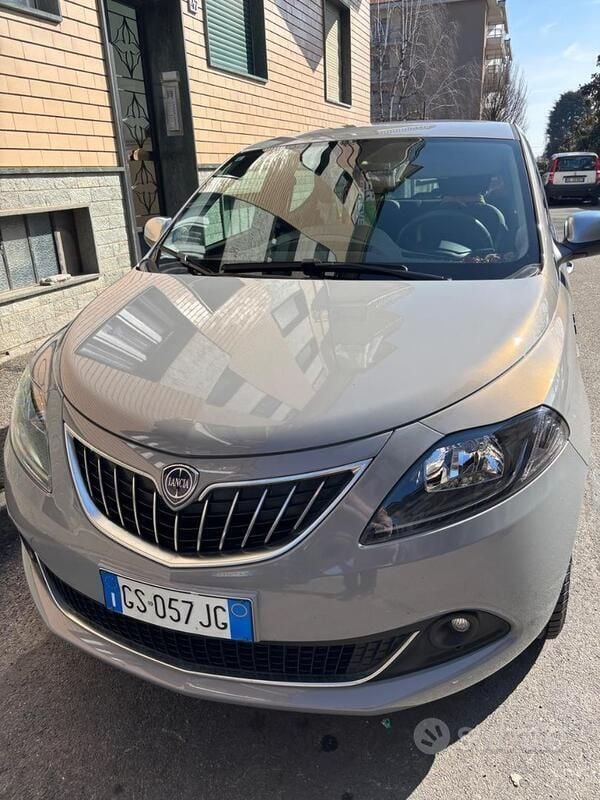 Usata Lancia Ypsilon 69 CV (50 kW) 2023 Grigio Utilitaria