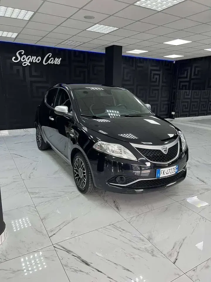 Usata Lancia Ypsilon 69 CV (50 kW) 2017 Nero Utilitaria