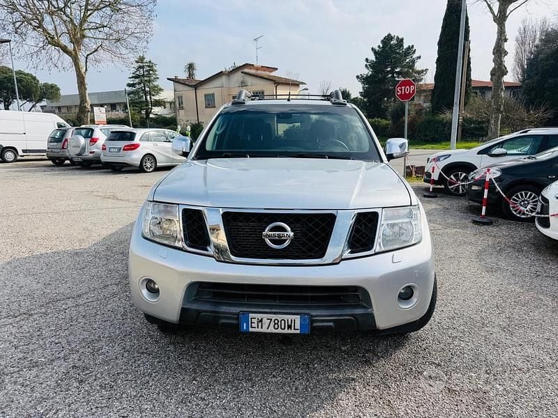 Usata Nissan Navara XE 190 CV (139 kW) 2012 Grigio Pick-up