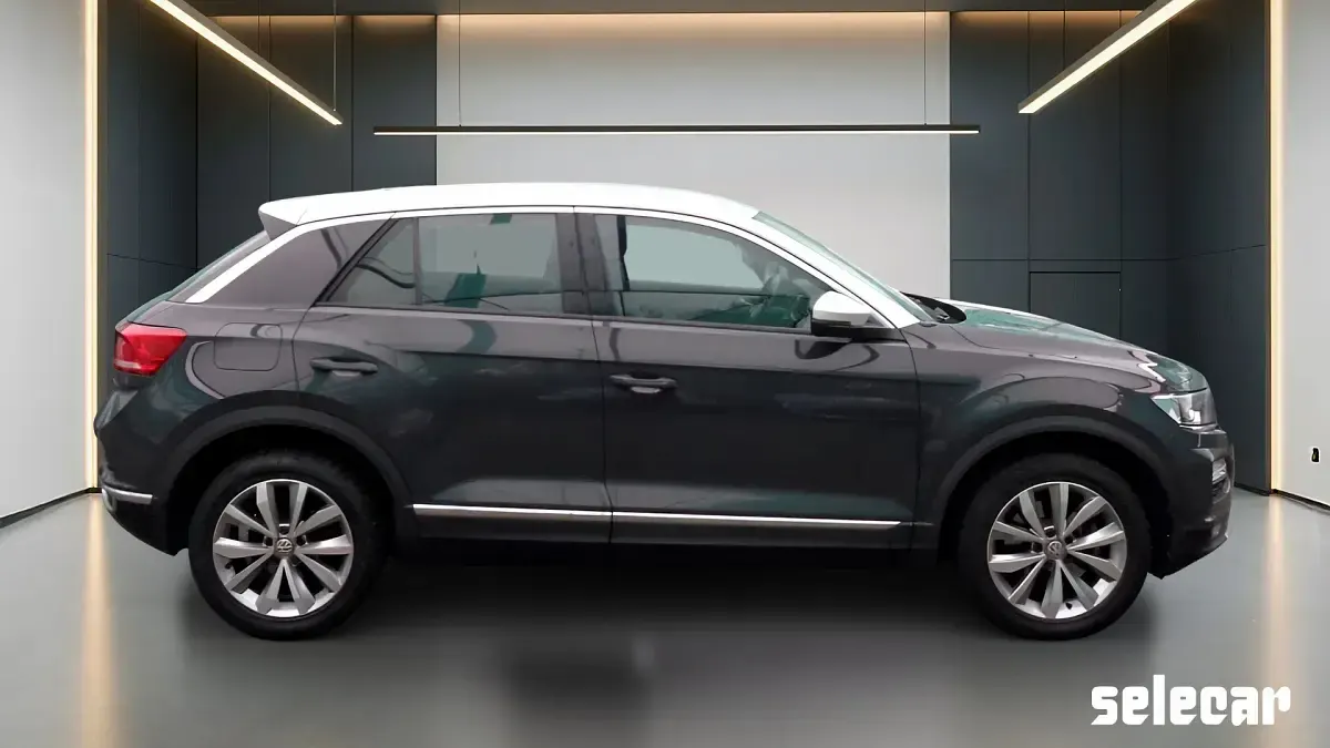 Usata VW T-Roc Style 150 CV (110 kW) 2018 Grigio/tetto bianco SUV