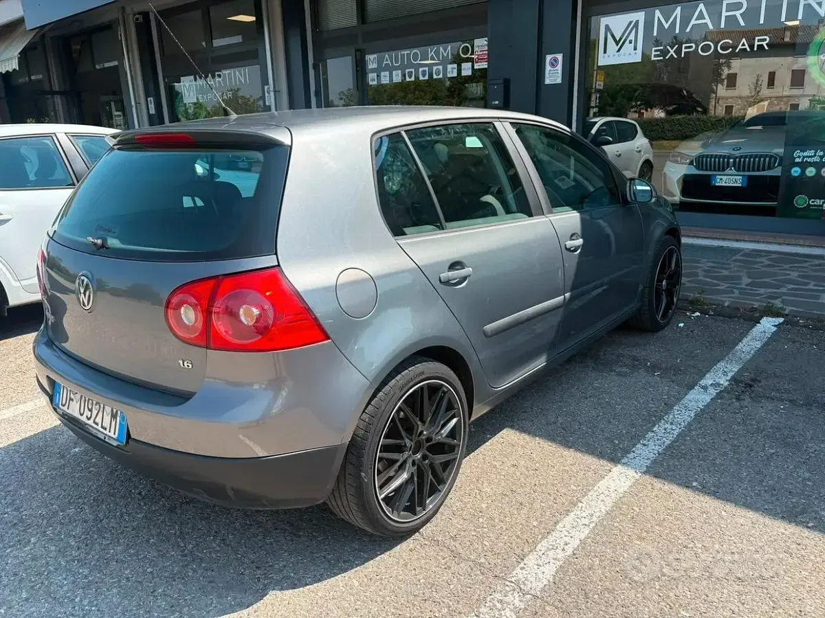 Usata VW Golf V Comfortline 102 CV (75 kW) 2007 Grigio Berlina