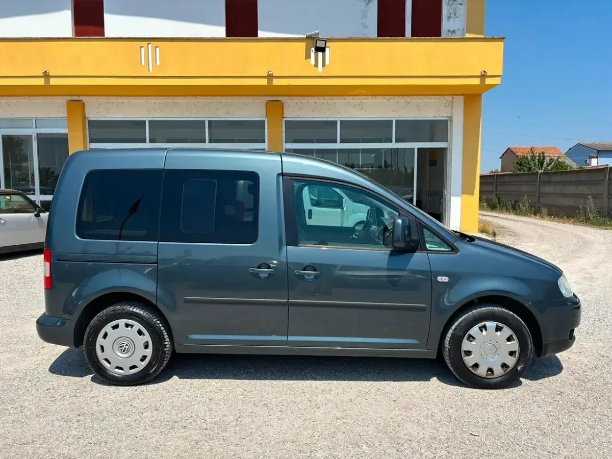 Usata VW Caddy Style 109 CV (80 kW) 2009 Argento Monovolume