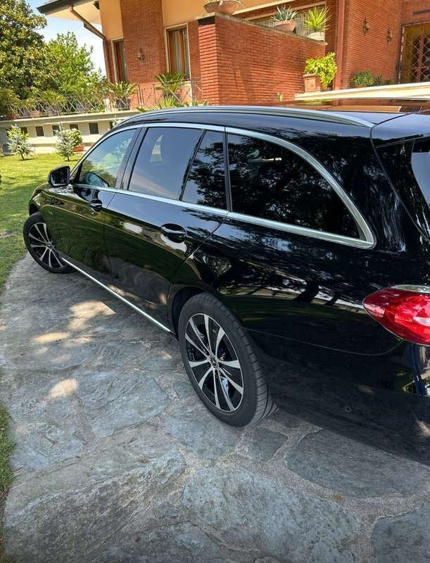 Usata Mercedes E300 Premium Plus 194 CV (142 kW) 2019 Nero Station wagon