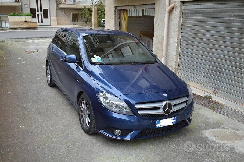 Blu Usata 2012 Mercedes B180 Monovolume | 8500 € - Immagine 1/4
