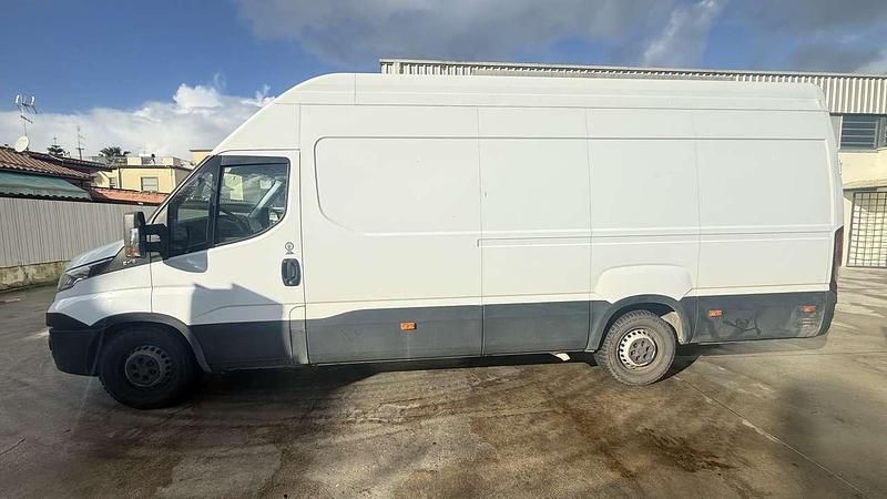 Usata Iveco Daily 145 CV (106 kW) 2015 Bianco Furgone