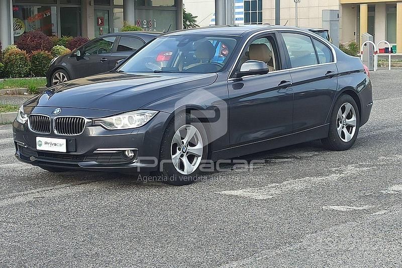 Grigio Usata 2012 BMW 320 Efficient Dynamics Tre volumi | 10.300 € (Buon prezzo) - Immagine 1/4