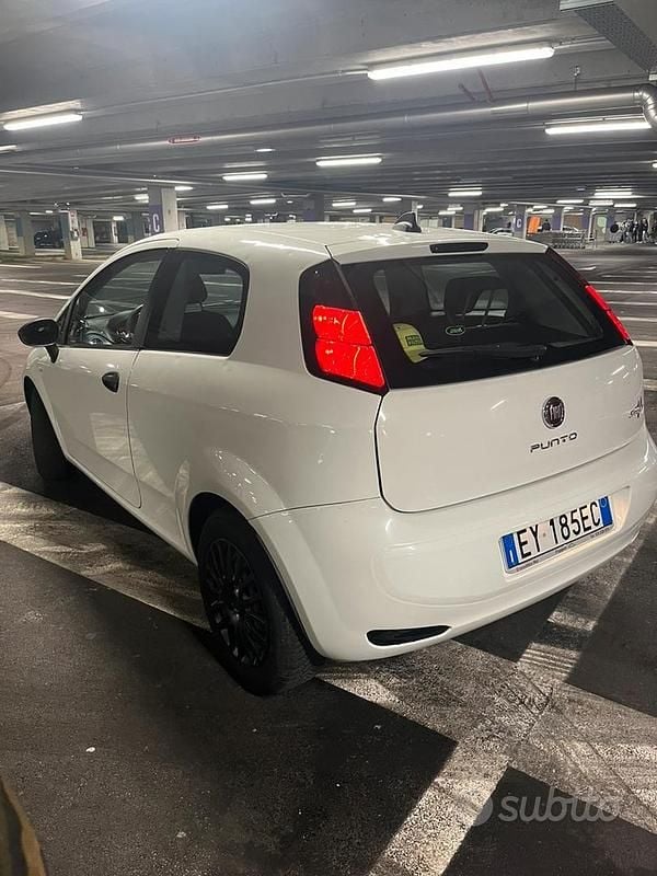 Usata Fiat Punto 75 CV (55 kW) 2013 Bianco Berlina