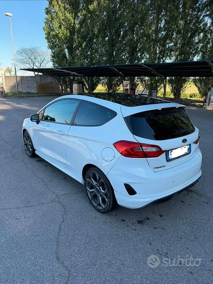 Usata Ford Fiesta ST-Line 86 CV (63 kW) 2018 Bianco Utilitaria
