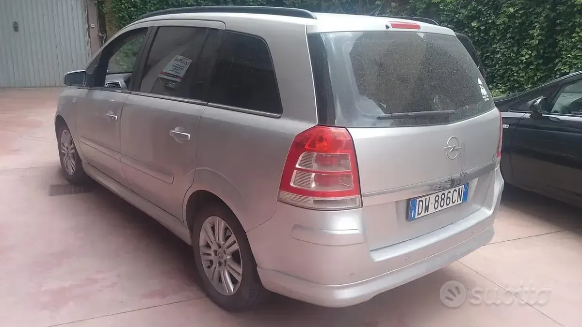 Usata Opel Zafira 120 CV (88 kW) 2009 Grigio Monovolume