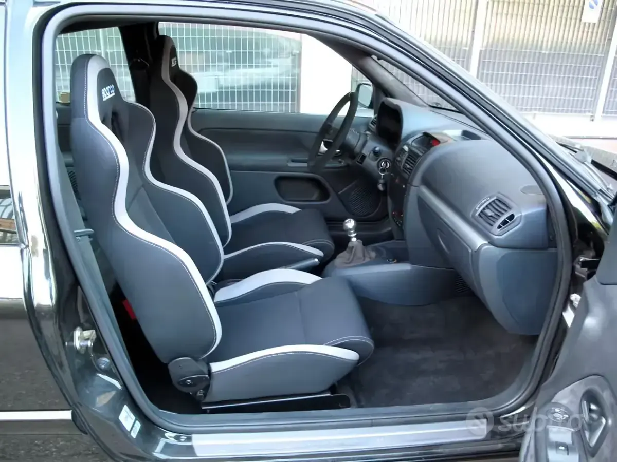 Usata Renault Clio II R.S. 169 CV (124 kW) 2002 Nero Utilitaria