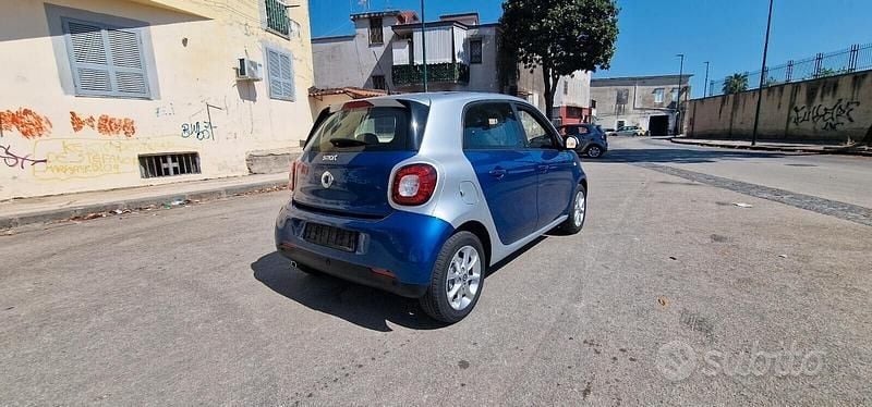 Usata Smart ForFour Passion 90 CV (66 kW) 2017 Blu Utilitaria