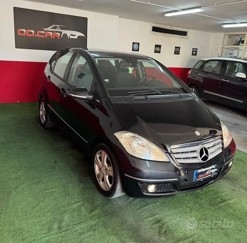 Usata Mercedes A180 Avantgarde 109 CV (80 kW) 2011 Nero Utilitaria