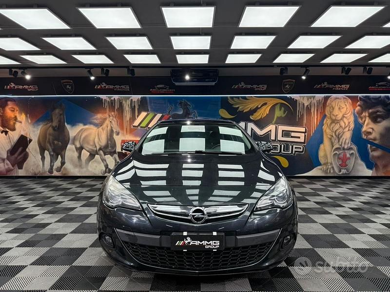 Usata Opel Astra GTC Cosmo 165 CV (121 kW) 2012 Grigio Coupé
