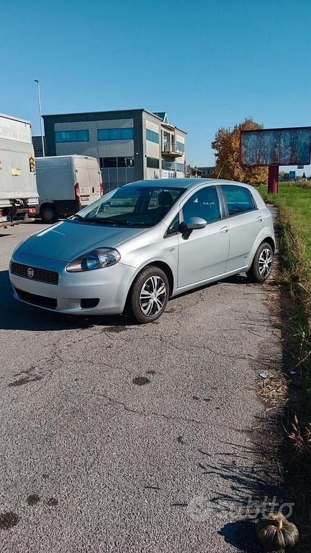 Argento Usata 2008 Fiat Grande Punto Dynamic Due volumi | 3990 € (Buon prezzo) - Immagine 1/4